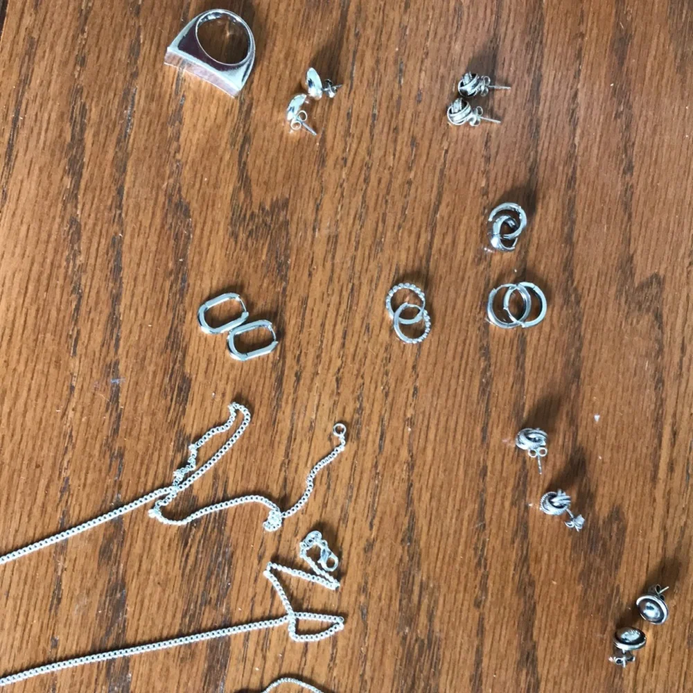 Assorted chains, earrings and ring - Picture 4 of 11